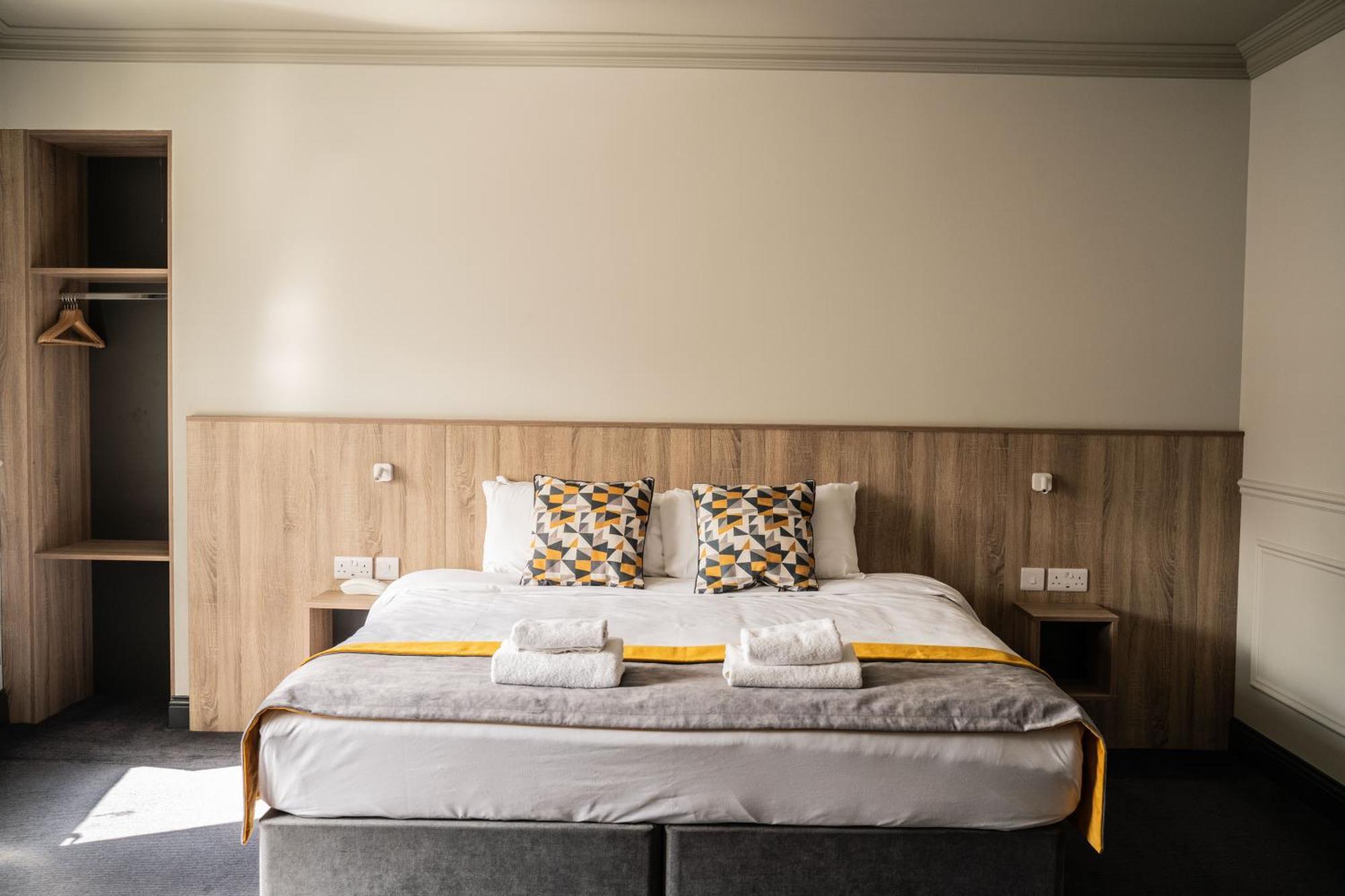 ホテル The Old Quarter Townhouse Limerick Junction エクステリア 写真