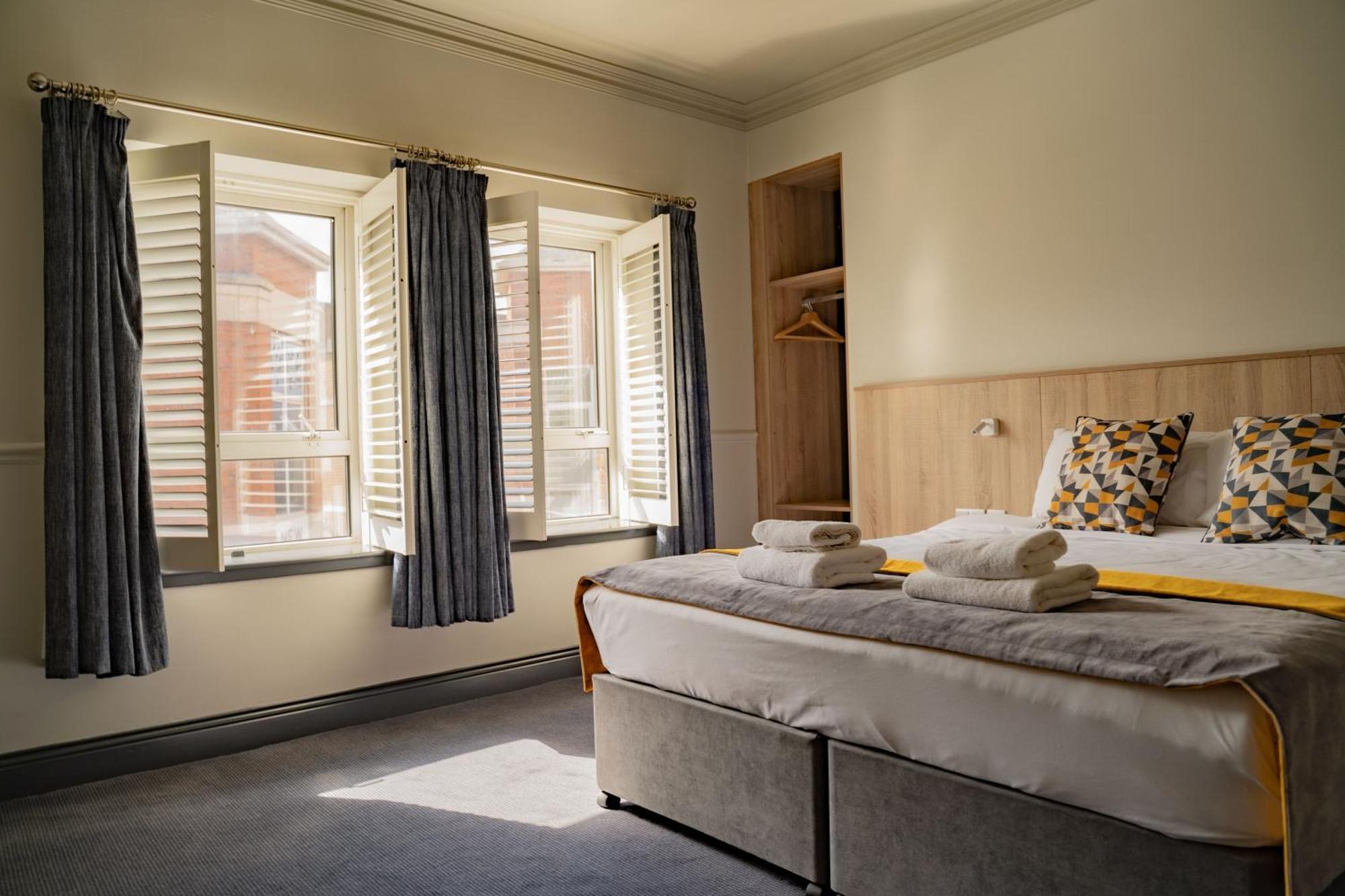 ホテル The Old Quarter Townhouse Limerick Junction エクステリア 写真